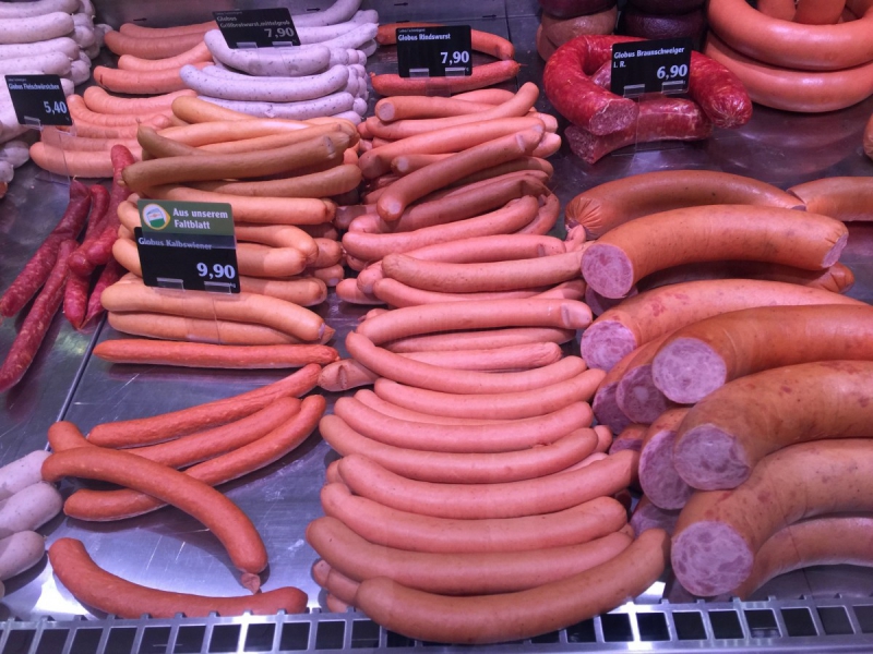 charcuterie-MEOUNES LES MONTRIEUX-min_sausages_meat_butchery-1069321